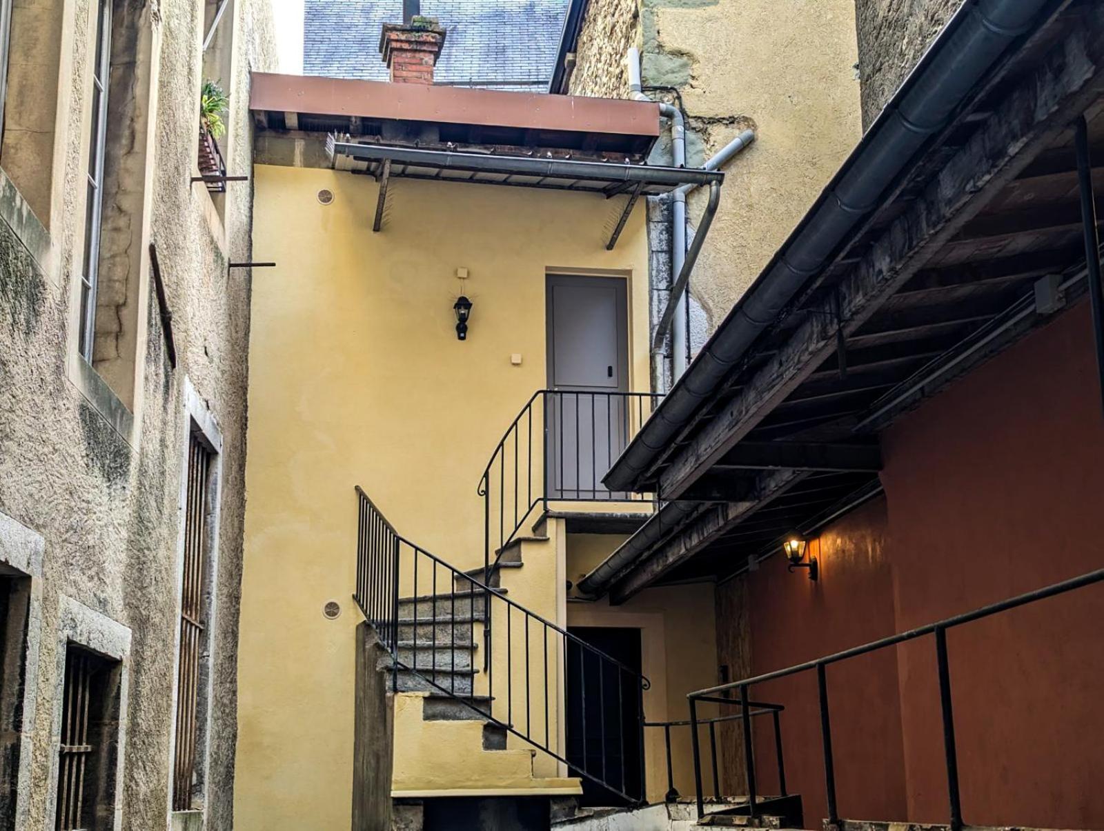 Les Petits Boudoirs De Savoie Leilighet Chambéry Eksteriør bilde